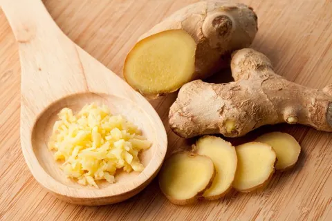 5 benefits of woman eating ginger in the morning