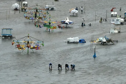 Chennai Sinks...But Why???